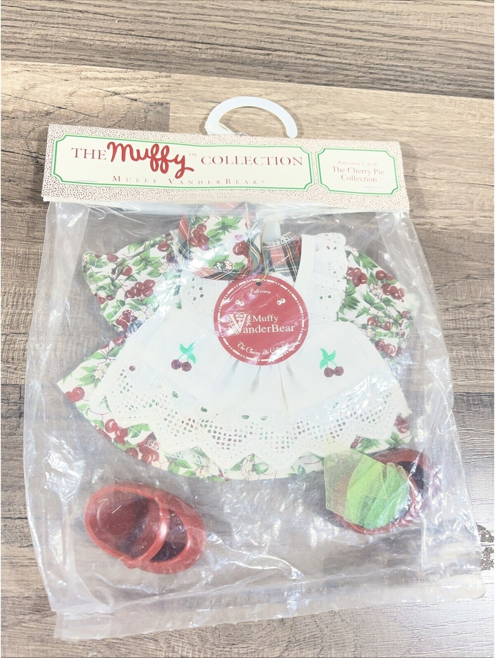 VanderBear Ware Muffy ‘Patisserie V de B’ Cherry Pie Collection - New Outfit -